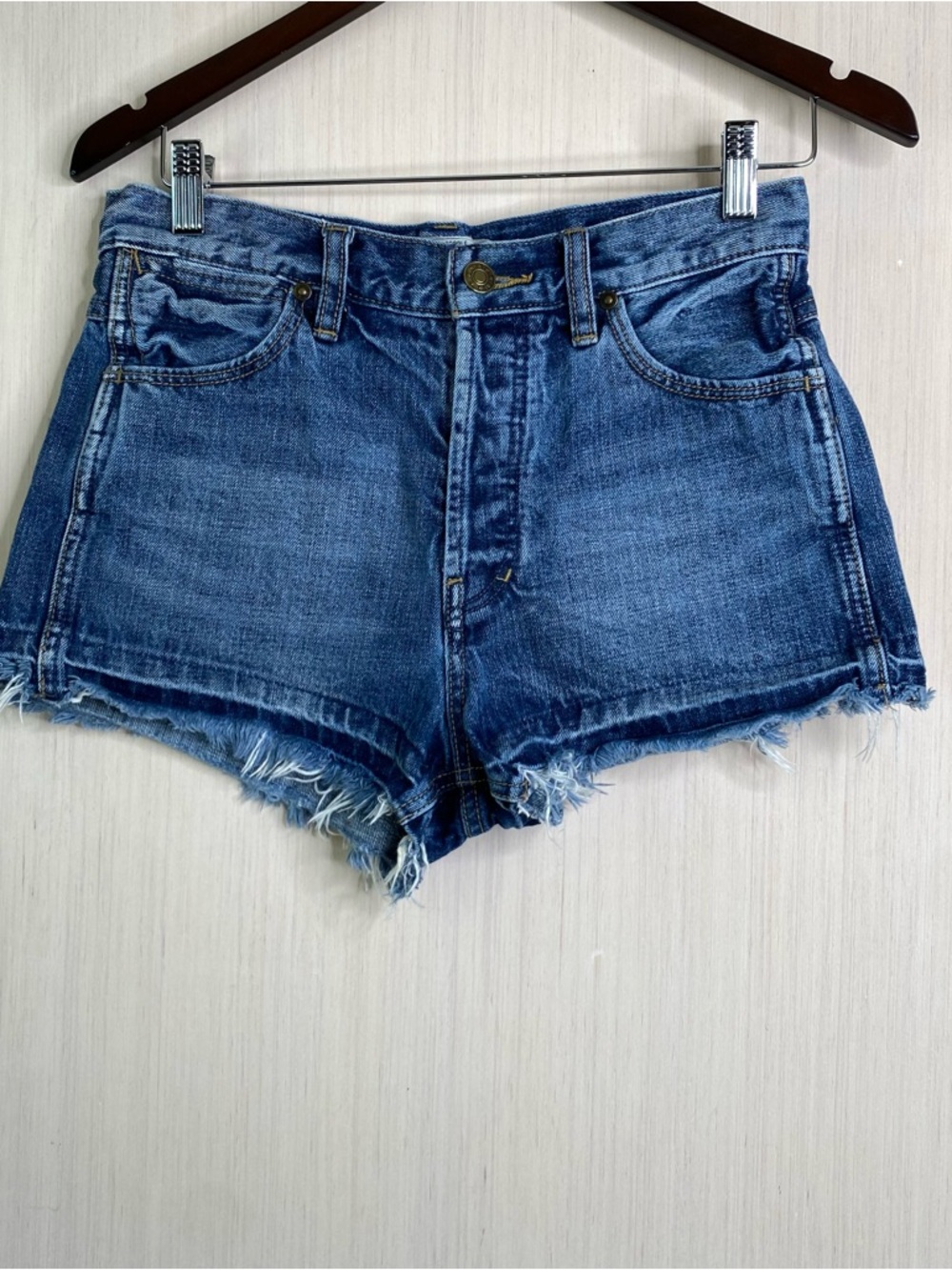 Free People Women’s Gowa Released Hem Cutoff High-Rise Denim Shorts Size 26
